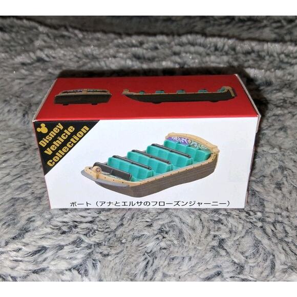 Tomica Tokyo Disneyland - Disney Vehicle Collection Frozen Boat Fantasy Springs - Picture 1 of 7